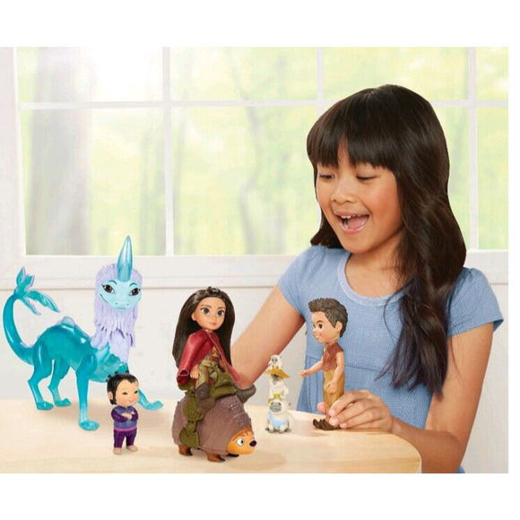 Disney Raya and the Last Dragon Character Doll Giftset - Picture 2 of 5